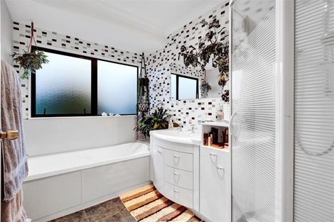 Photo of property in 1b Silvan Place, Bell Block, New Plymouth, 4312