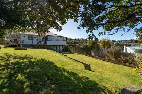 Photo of property in 62 Franklyn Road, Tawa, Wellington, 5028
