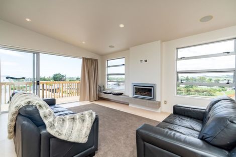 Photo of property in 28a Weka Street, Mangawhai, 0505