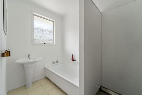 Photo of property in 38 Donovan Avenue, Massey, Auckland, 0614