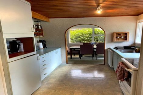 Photo of property in 44 Easton Park Parade, Glenfield, Auckland, 0629