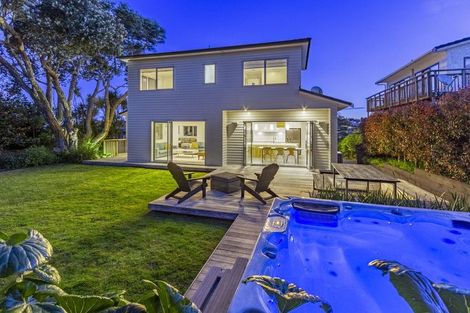 Photo of property in 30a Masterton Road, Rothesay Bay, Auckland, 0630