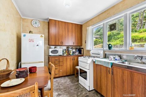 Photo of property in 63 Breaker Bay Road, Breaker Bay, Wellington, 6022