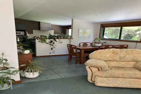 Photo of property in 2 Cascade Avenue, Waiatarua, Auckland, 0604