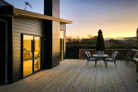 Photo of property in 12 Brooker Place, Waipukurau, 4200