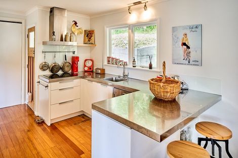 Photo of property in 40 Rona Street, Eastbourne, Lower Hutt, 5013