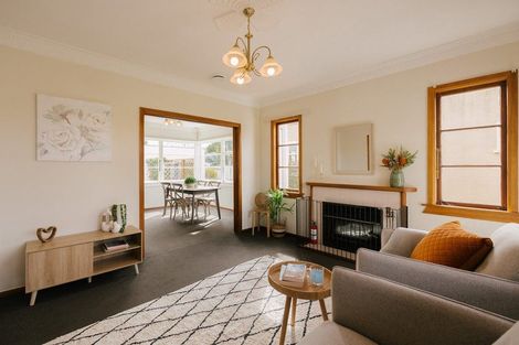 Photo of property in 21 Winston Avenue, Hokowhitu, Palmerston North, 4410