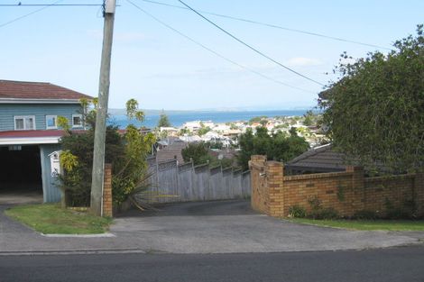 Photo of property in 2/11 Seaview Road, Castor Bay, Auckland, 0620