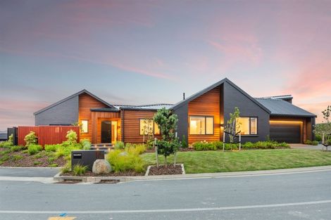 Photo of property in 16 Rotorua Grove, Aotea, Porirua, 5024