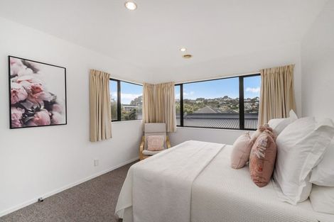 Photo of property in 16 Greenstone Place, Aotea, Porirua, 5024