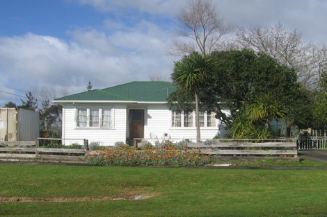 Photo of property in 34 West Coast Road, Te Kopuru, 0371