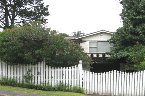 Photo of property in 18 Rosecamp Road, Beach Haven, Auckland, 0626