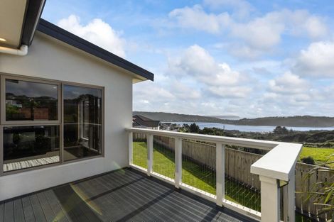 Photo of property in 1 Greenstone Place, Aotea, Porirua, 5024