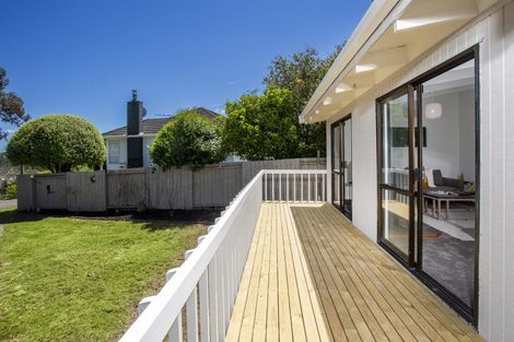 Photo of property in 2/17 Winifred Avenue, Bayview, Auckland, 0629