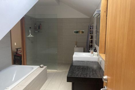 Photo of property in 2/90 Victoria Road, Devonport, Auckland, 0624