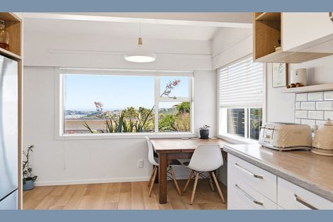 Photo of property in 12 Middlesex Place, Northland, Wellington, 6012