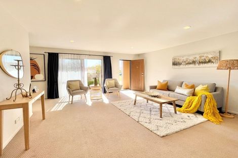 Photo of property in 16 Spalding Rise, Golflands, Auckland, 2013