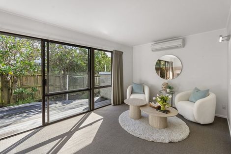 Photo of property in 2/5 Hanlon Crescent, Narrow Neck, Auckland, 0624