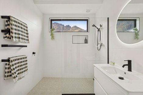 Photo of property in 1 Torridon Court, Jacks Point, Queenstown, 9371