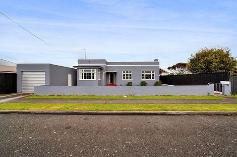 Photo of property in 1 Disraeli Street, Hawera, 4610