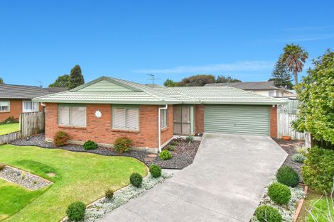 Photo of property in 15 Tonson Place, Weymouth, Auckland, 2103