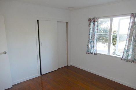 Photo of property in 2/537 Glenfield Road, Glenfield, Auckland, 0629