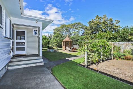 Photo of property in 437 Dalcross Street, Mayfair, Hastings, 4122