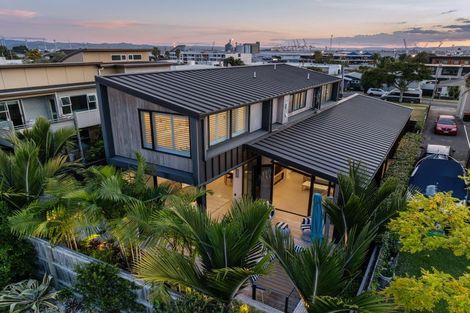 Photo of property in 35a Pitau Road, Mount Maunganui, 3116