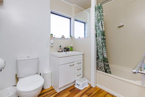 Photo of property in 16a Hatherley Place, Clendon Park, Auckland, 2103