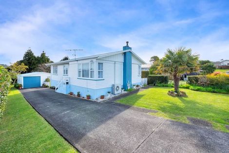 Photo of property in 12 Wylie Avenue, Sunnynook, Auckland, 0620