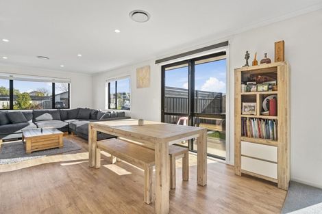 Photo of property in 16 Austin Reid Avenue, Carterton, 5713