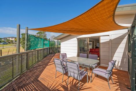 Photo of property in 14 Hanlen Avenue, Waihi Beach, 3611