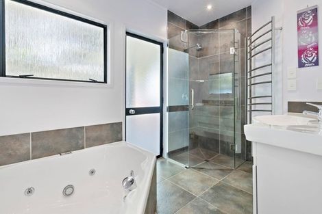 Photo of property in 15 Park Rise, Campbells Bay, Auckland, 0630