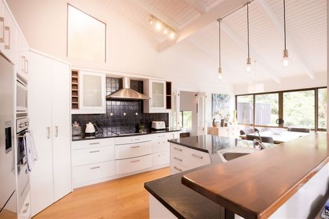 Photo of property in 19 Tiri View Place, Waiake, Auckland, 0630