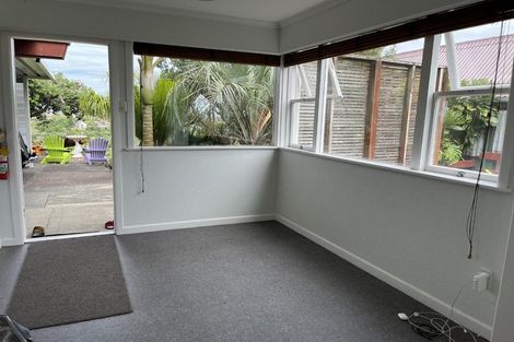 Photo of property in 54 Howard Road, Northcote, Auckland, 0627