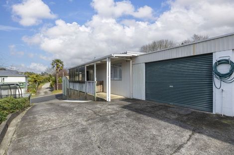 Photo of property in 6 Fairview Place, Westown, New Plymouth, 4310