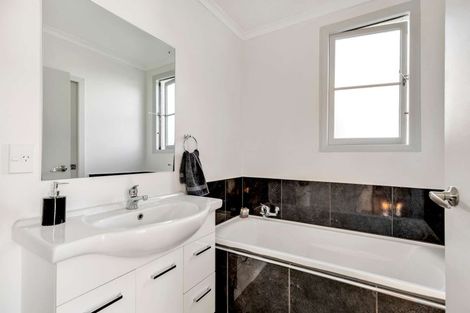 Photo of property in 5 Rangitira Avenue, Palmerston North, 4414