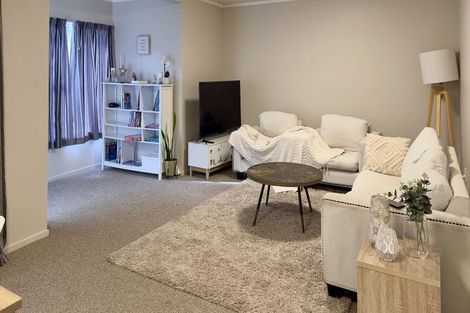 Photo of property in 2/5 Woodall Place, Totara Vale, Auckland, 0627