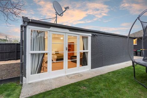 Photo of property in 12 Emlyn Place, Avondale, Christchurch, 8061