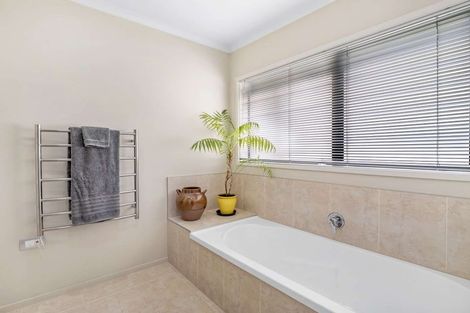Photo of property in 9 Barry Curtis Place, Levin, 5510