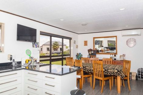 Photo of property in 10 Smith Street, Dannevirke, 4930