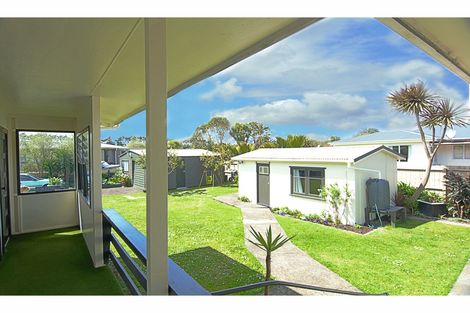 Photo of property in 18 Ronald Avenue, Glenbrook, Waiuku, 2681