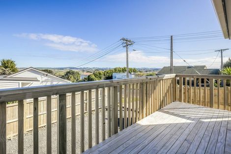 Photo of property in 18 St James Avenue, Helensville, 0800