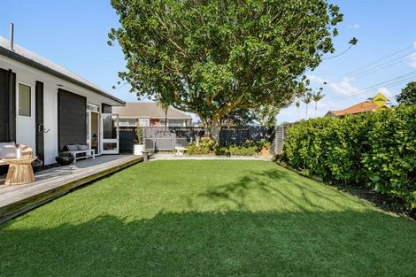 Photo of property in 1/19 Saltburn Road, Milford, Auckland, 0620
