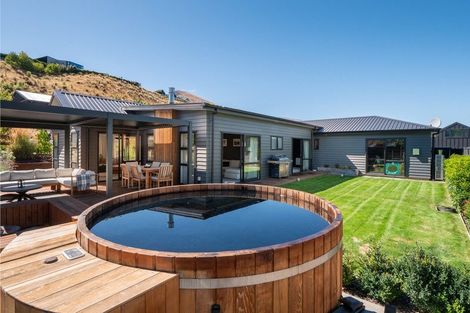 Photo of property in 3 Brodie Avenue, Arrowtown, 9302