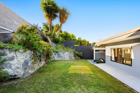 Photo of property in 2/77 Shakespeare Road, Bluff Hill, Napier, 4110