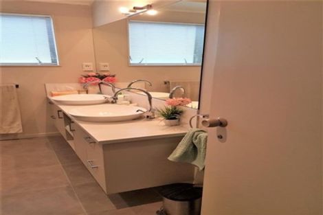 Photo of property in 1/39 Calypso Place, Rothesay Bay, Auckland, 0630