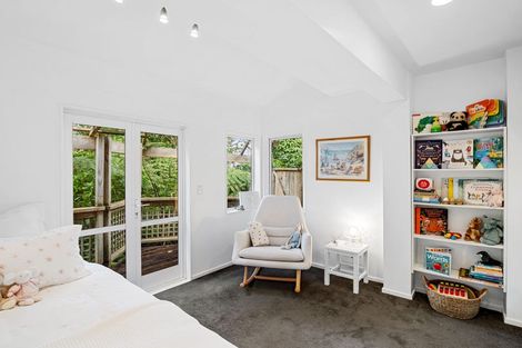 Photo of property in 6 Mollyhawk Place, Birkenhead, Auckland, 0626