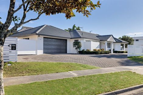 Photo of property in 16 Palm Beach Boulevard, Papamoa Beach, Papamoa, 3118