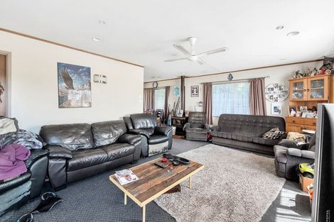Photo of property in 18 Cedar Heights Avenue, Massey, Auckland, 0614